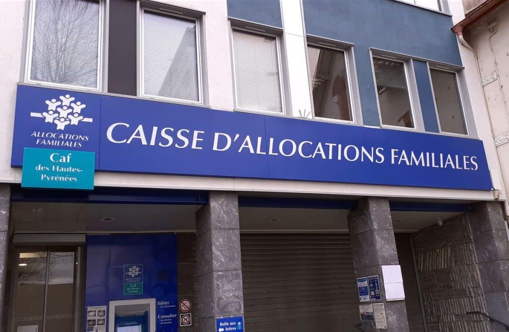 faut il déclarer la garantie jeune à la caf