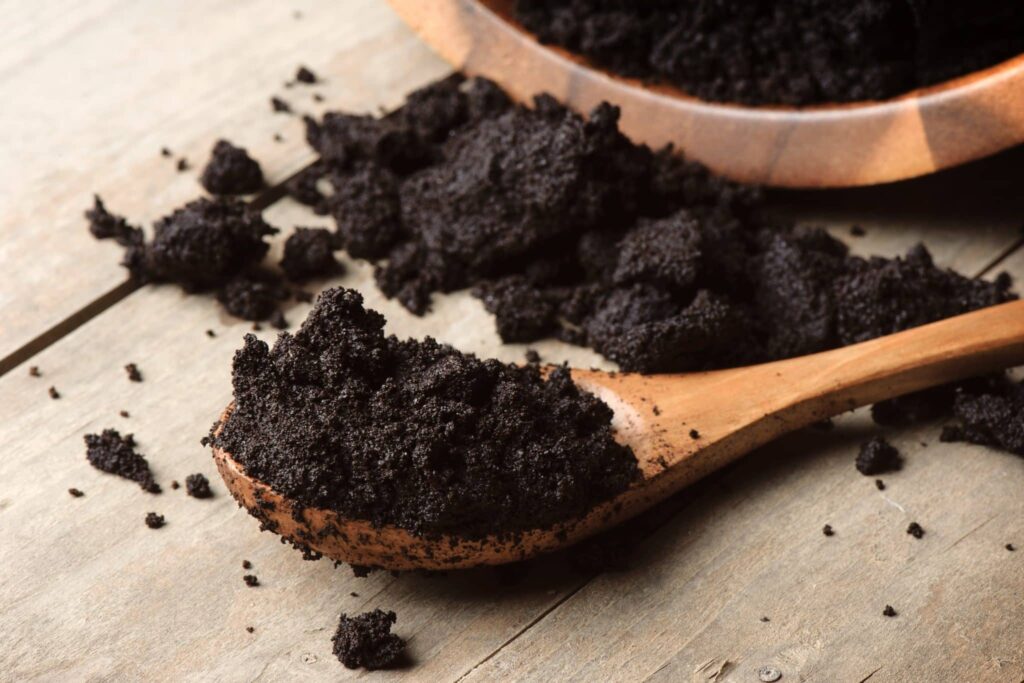 les scientifiques découvrent un nouvel usage pratique pour le marc de café que vous allez adorer