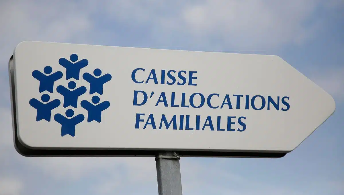 Nouvelle aide de la CAF de 900 euros par mois : qui va pouvoir bientôt en bénéficier ?