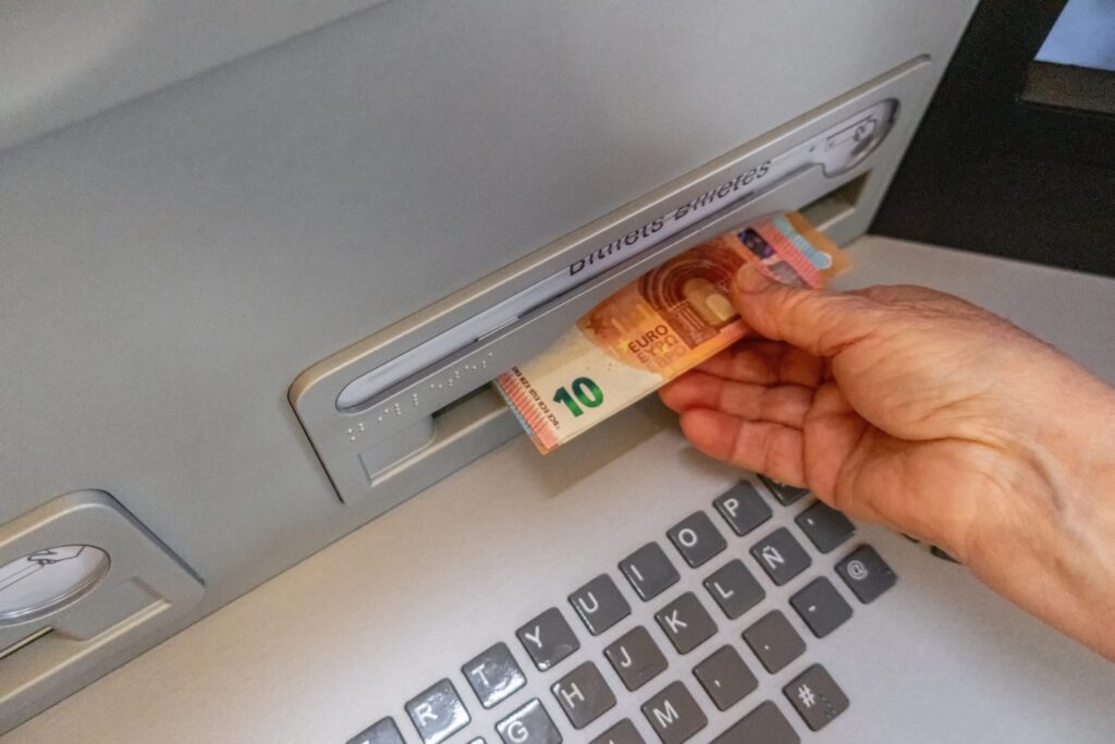 argent liquide voici la somme maximale que vous pouvez retirez ou déposez à la banque en 2025
