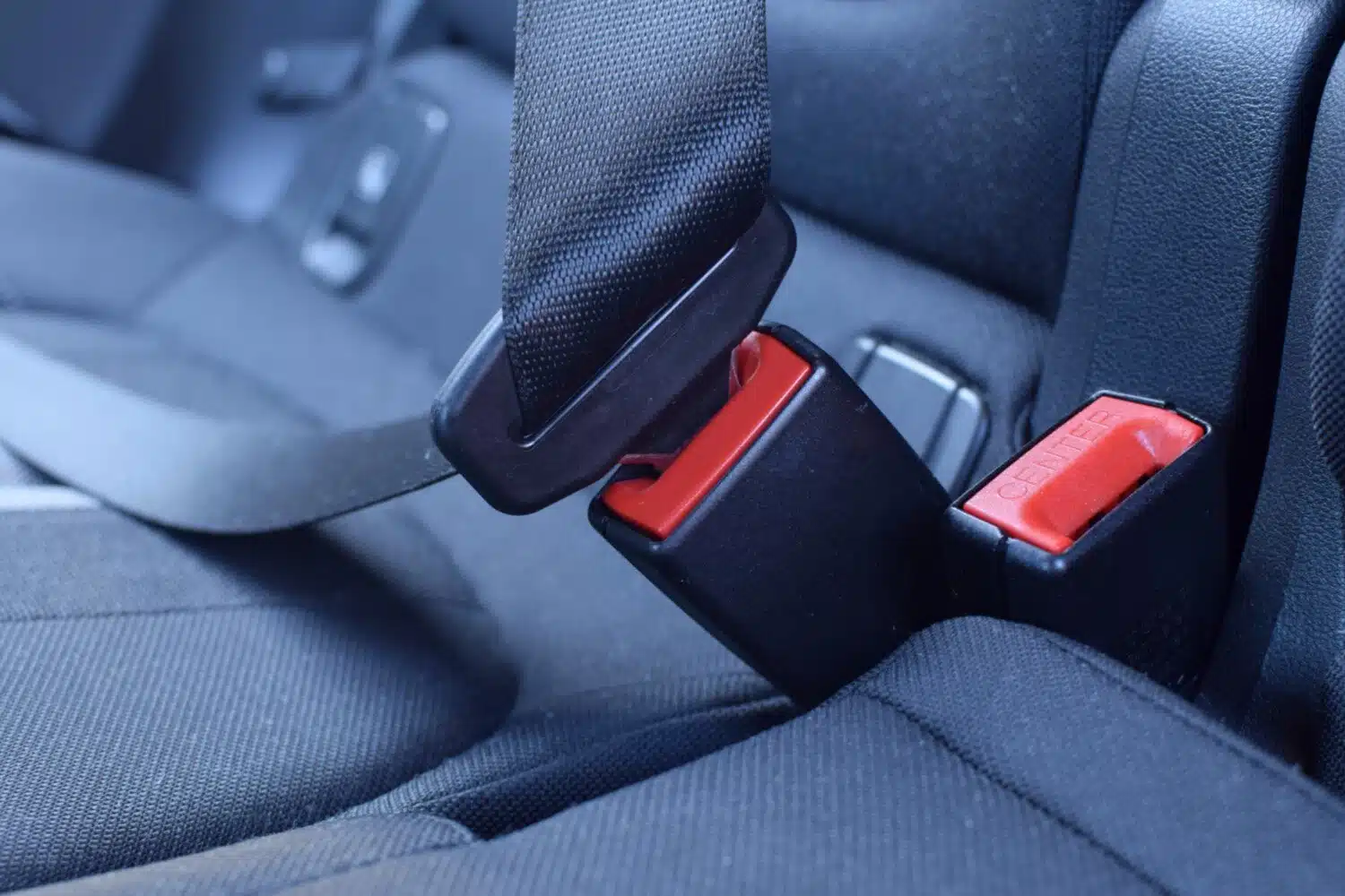 Auto : pourquoi faut-il boucler les ceintures de sécurité à l’arrière, même sans passager à bord ?