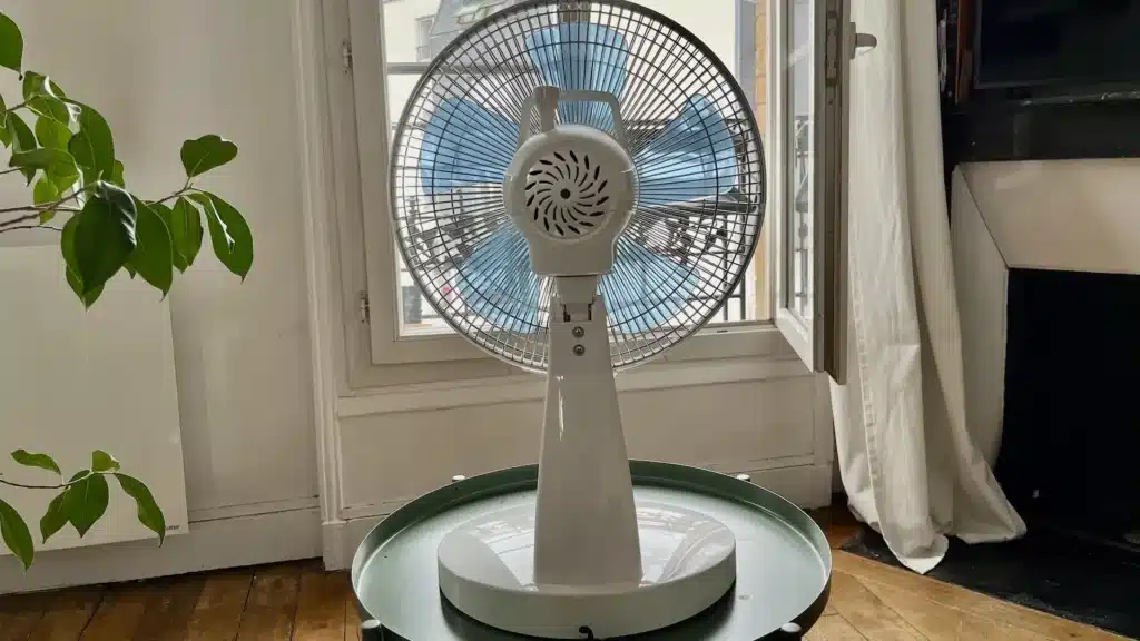 canicule voici pourquoi il faut placer son ventilateur face à la fenêtre pour bien rafraîchir sa maison