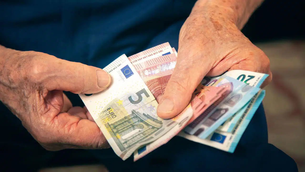 Héritage : « J’ai plus de 60 ans, est-ce que je peux faire un don à ma fille sans payer d’impôts ? »