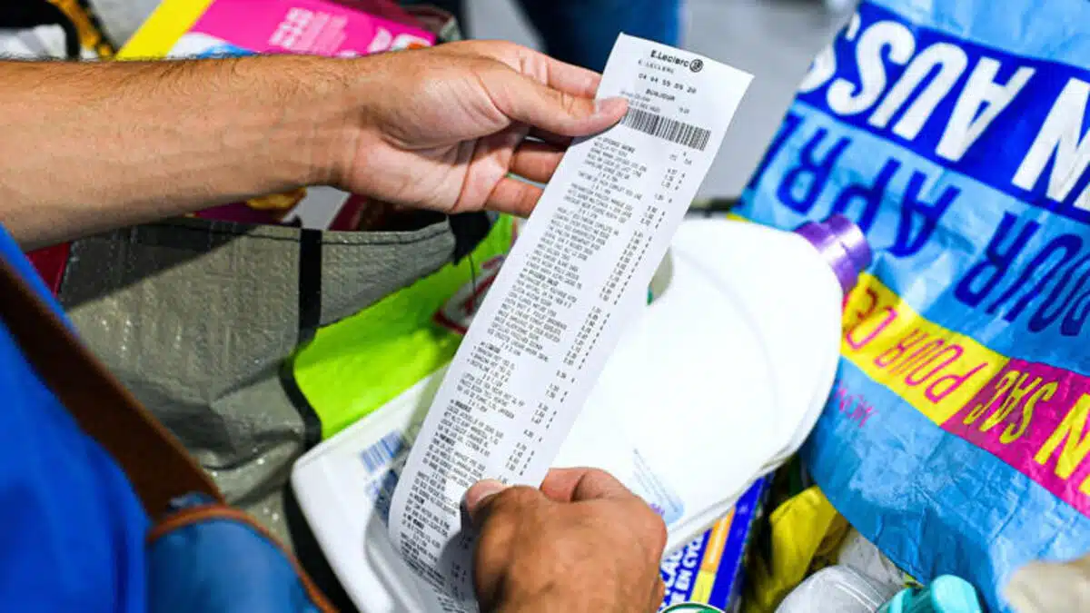 Il paie 12 centimes de courses au lieu de 948 euros : voici le stratagème mis au point par la caissière d’un supermarché
