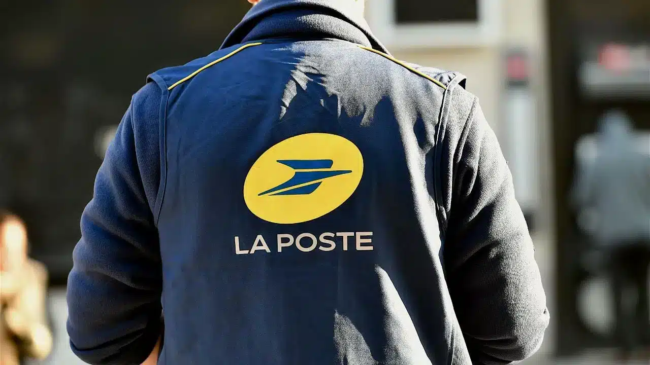 les facteurs en france en 2025 c’est fini la poste transforme ses postiers en agent de convivialité pour les séniors