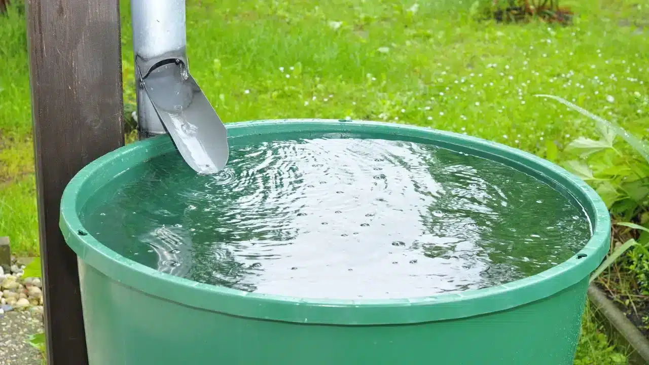 Récupérateur d’eau : attention, les mairies ont tout prévu pour sanctionner les Français qui ne respectent pas cette obligation
