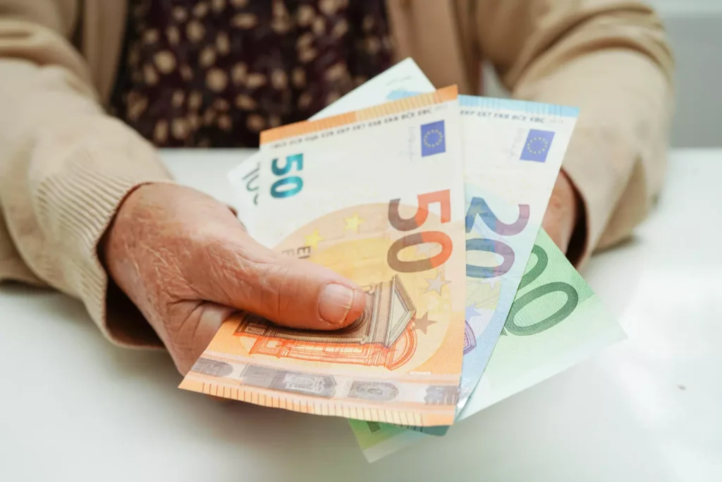 retraité de plus de 60 ans, cette aide financière précieuse est donnée sans condition de ressources