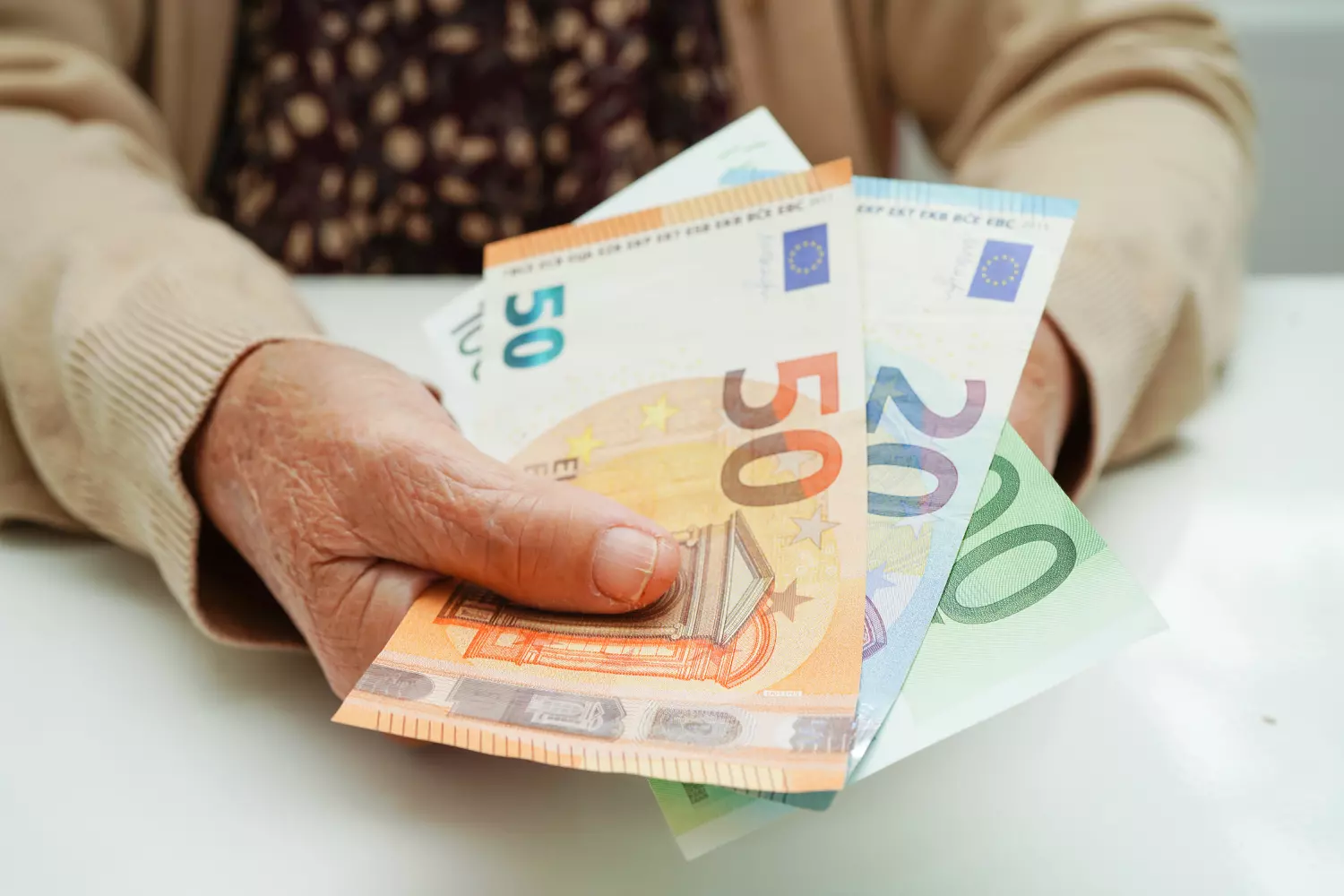 Retraité de plus de 60 ans : cette aide financière précieuse est donnée sans condition de ressources