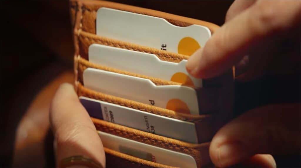 vous avez remarqué une encoche sur votre carte bancaire, voici ce qu’elle change vraiment au quotidien