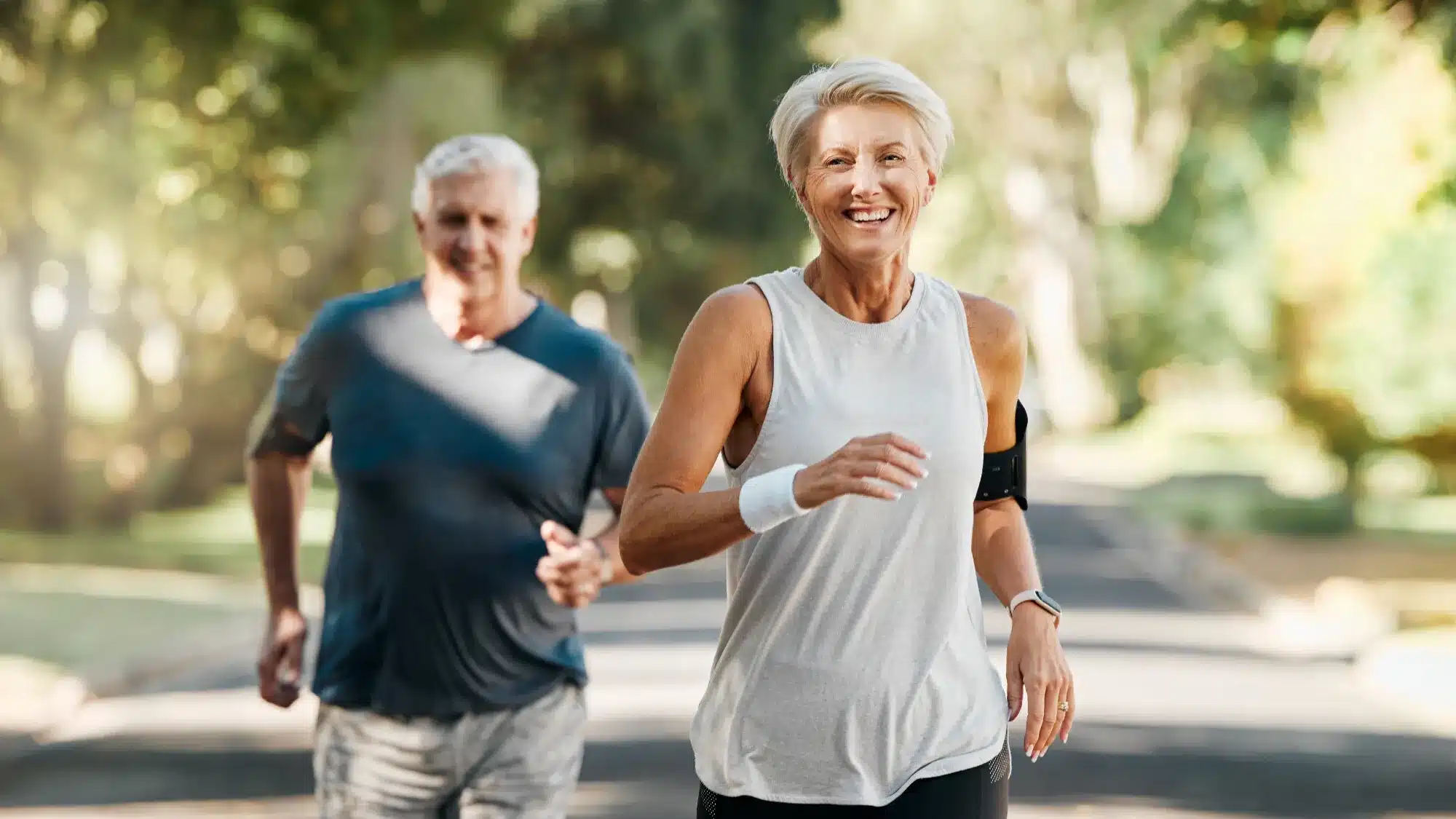 « 90 % des muscles du corps travaillent en même temps » : voici la pratique en plein-air qui va révolutionner votre silhouette