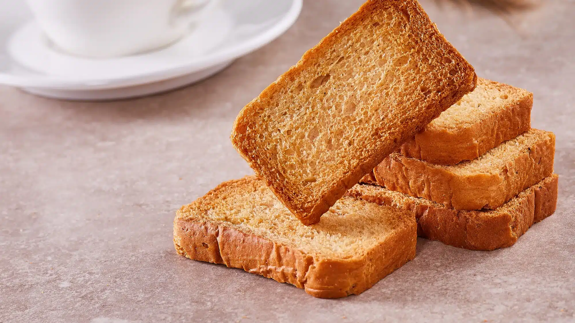 Bonnes pour la santé et croustillantes : ces 3 marques de biscottes sont notées 100/100 sur Yuka