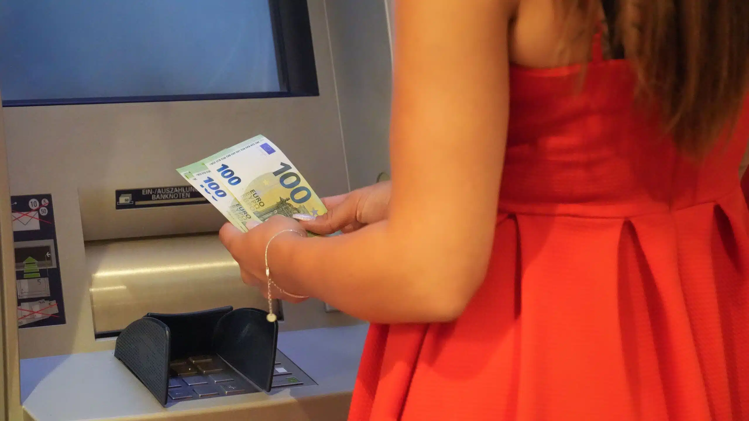 C’est confirmé : tous les virements bancaires vont être bloqués en France à partir de cette date, voici l’astuce pour y échapper
