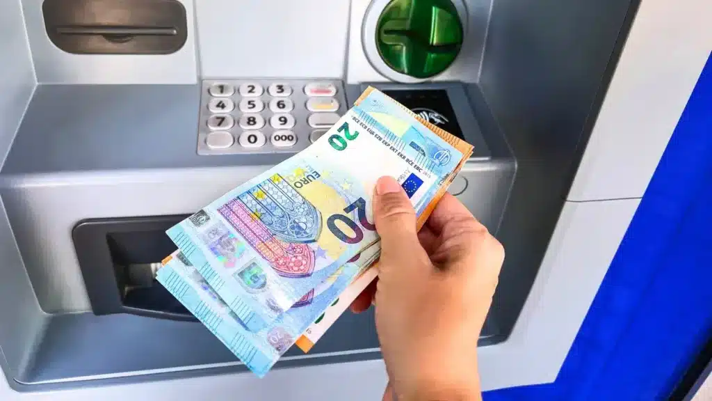 c'est officiel une banque française ferme ses portes en novembre 2025, des milliers de clients impactés