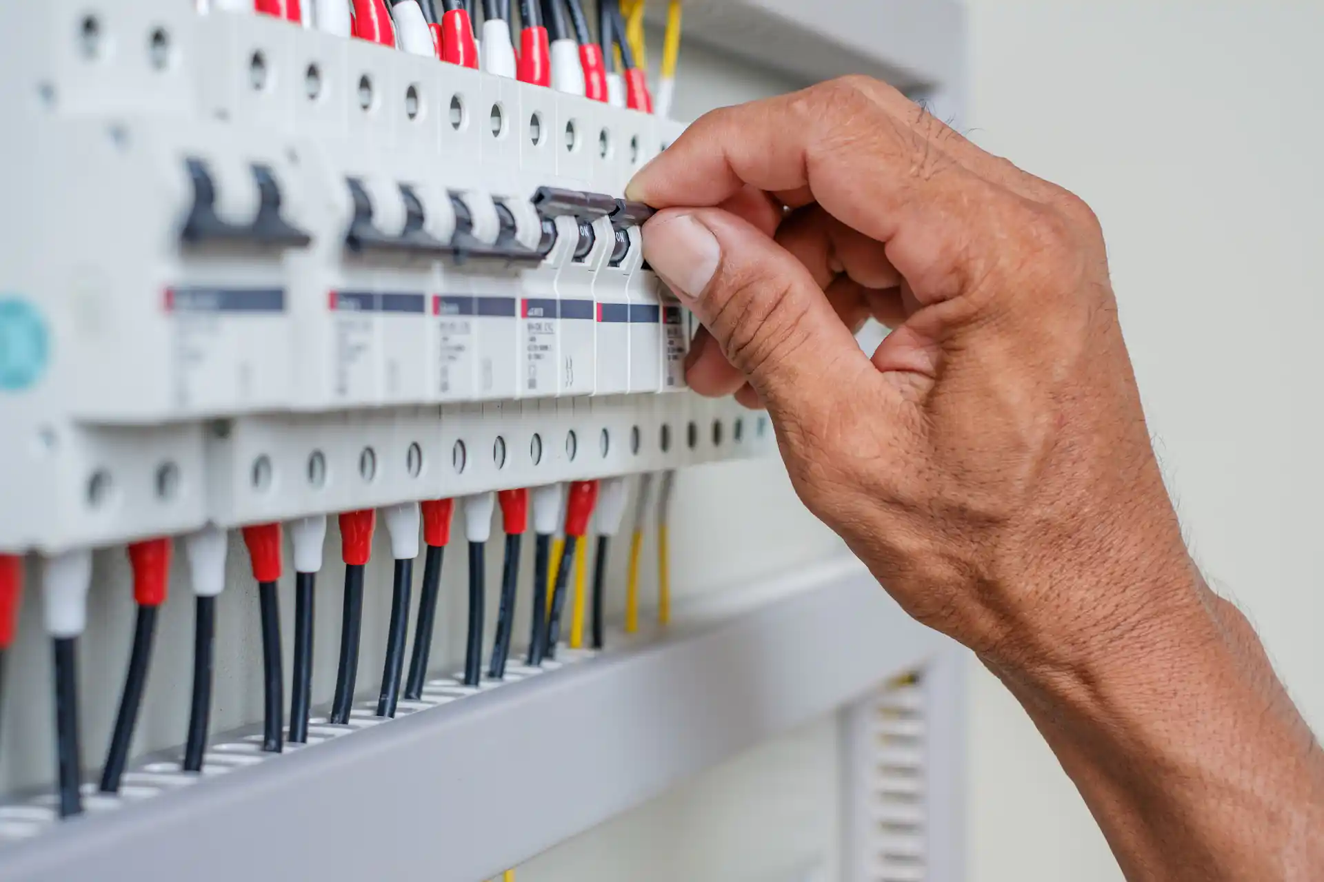 j'ai éteins cet appareil tous les jours à cette heure précise, cette astuce vous fera économiser 2,4 gigawatts d'électricité