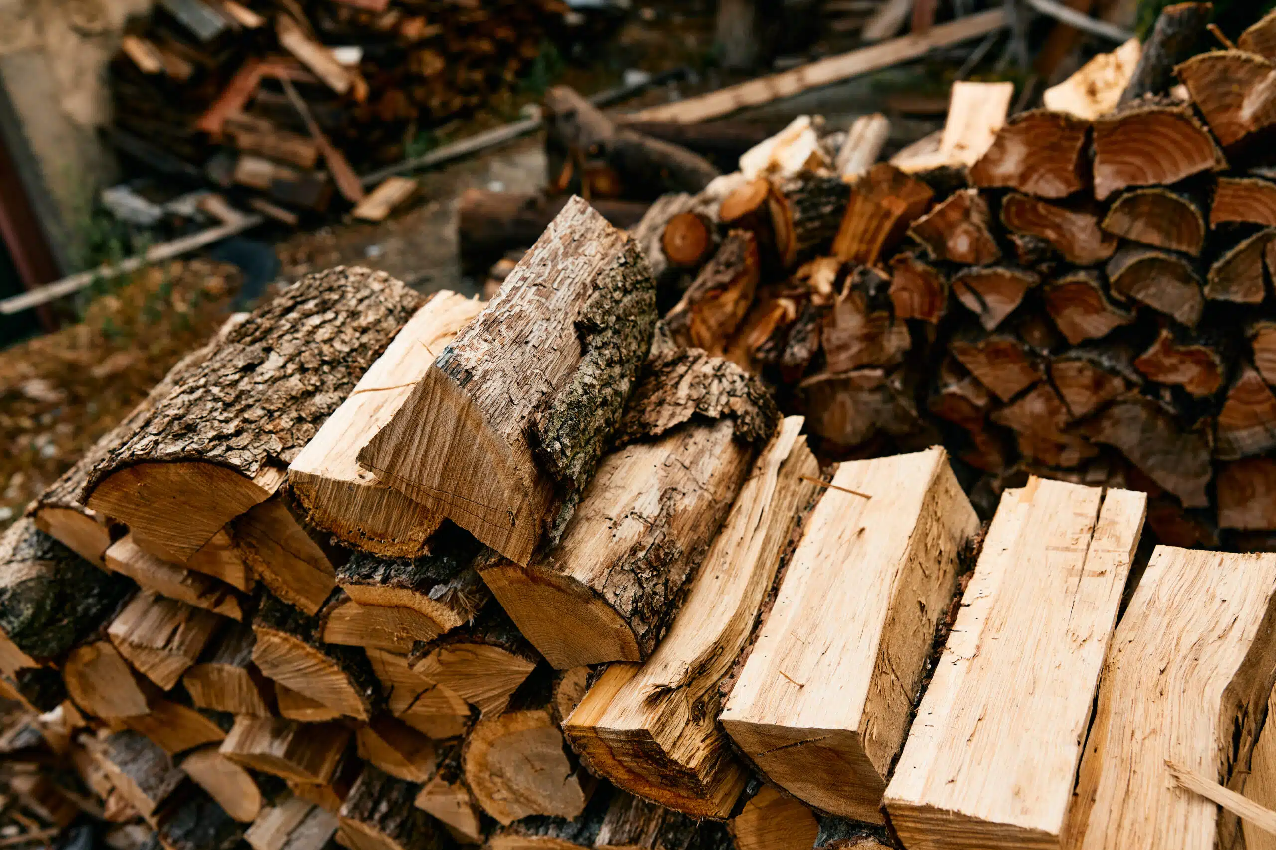 Le chauffage au bois et aux pellets va-t-il être strictement interdit en France à partir de cette date ? On fait le point