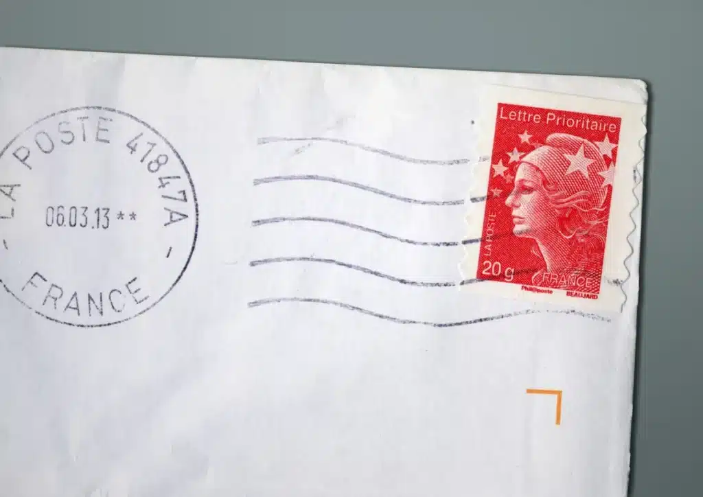 les timbres pour envoyer des courriers papiers, c'est fini, cette nouvelle solution est beaucoup plus simple