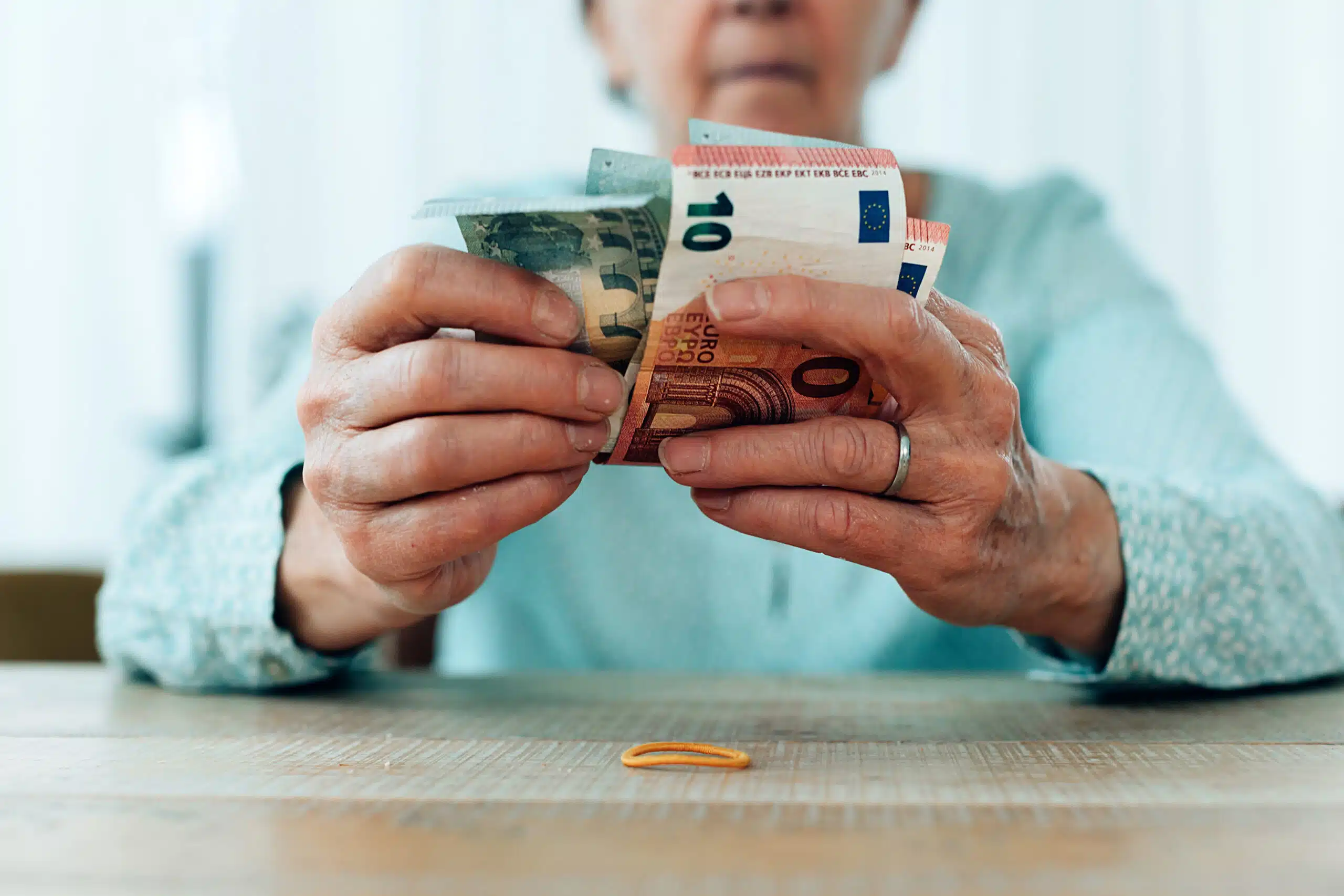 « Mes proches disent que je profite de l’Etat car je n’ai jamais travaillée, voici le montant de ma retraite en 2025 »