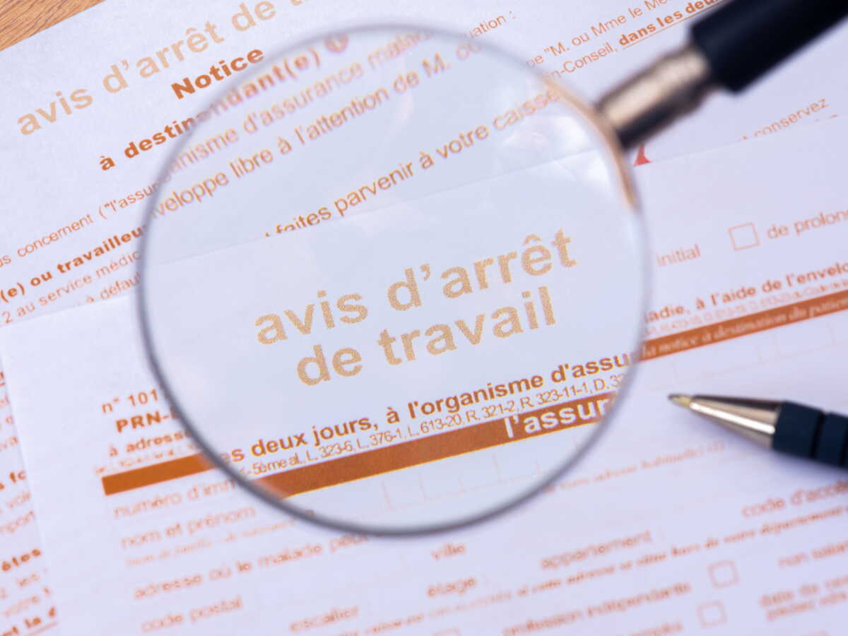 « On marche sur la tête » : En arrêt maladie, elle touche son salaire de 6 000€ par mois depuis 16 ans sans travailler