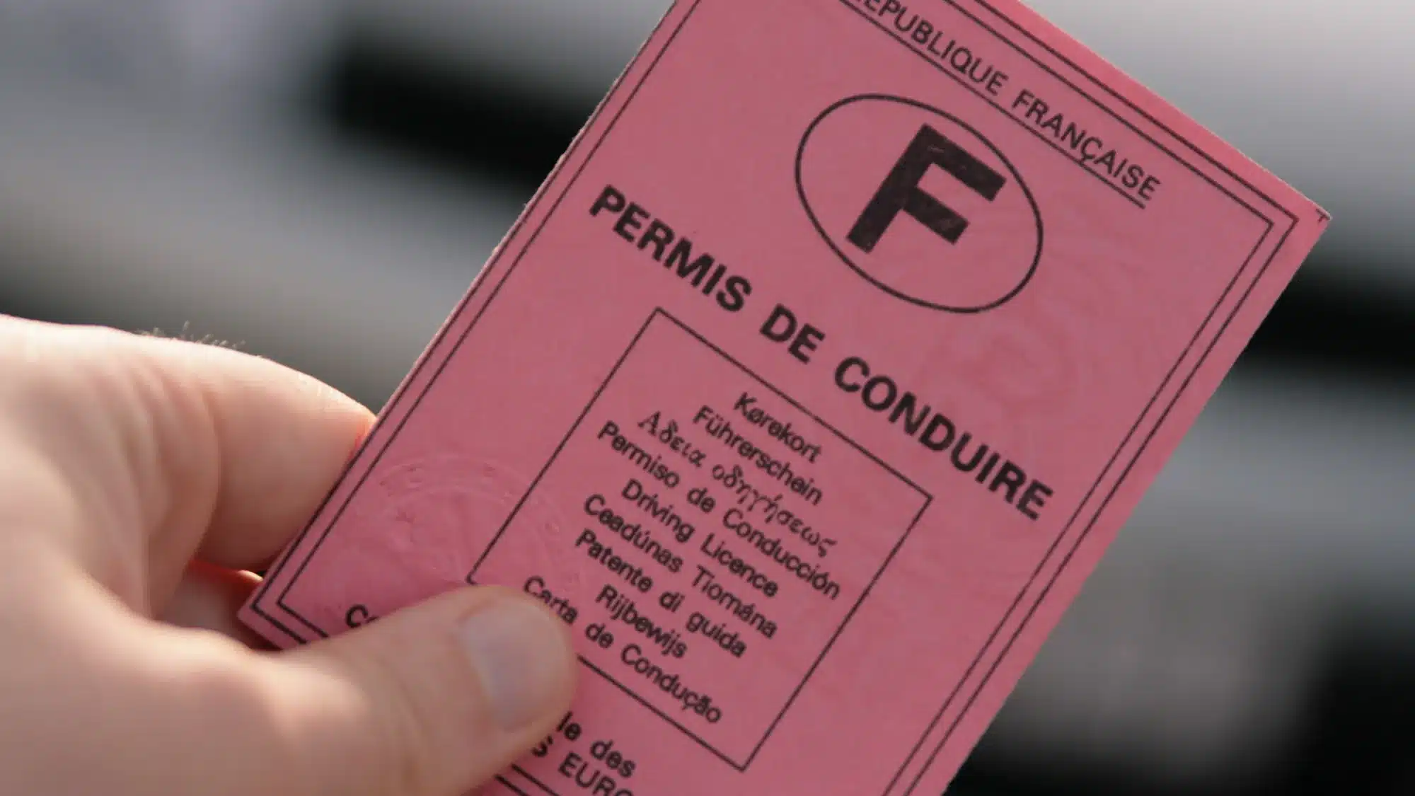 permis de conduire le papier rose n’est bientôt plus valable, voici comment le remplacer sous peine d'amendes