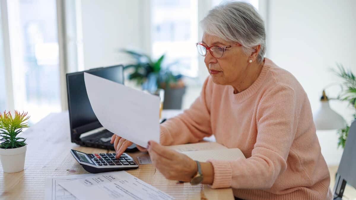 C’est confirmé par la Cour des comptes : Les retraités perdent 180 euros par mois de pension à cause de ce simple oubli