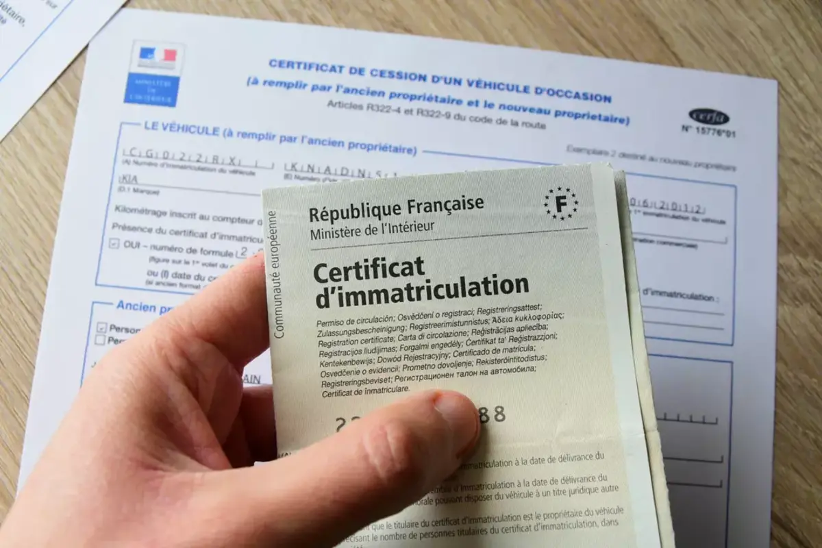 Succession : « j’ai hérité d’une voiture, puis-je la revendre ou modifier la carte grise à mon nom ? »