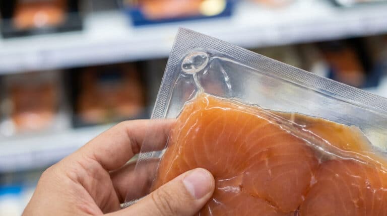 Rappel conso : du saumon fumé vendu dans cette hypermarché fait l'objet d'un rappel