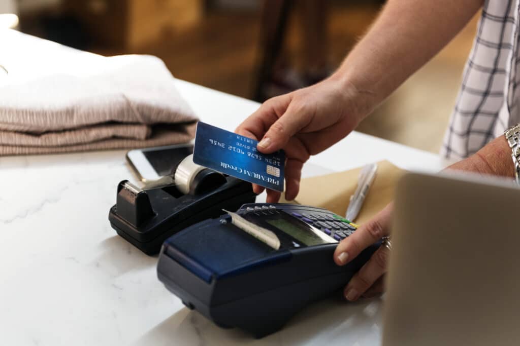 Crédit Agricole : les frais de carte à l'étranger supprimés dès le 1er avril 2026