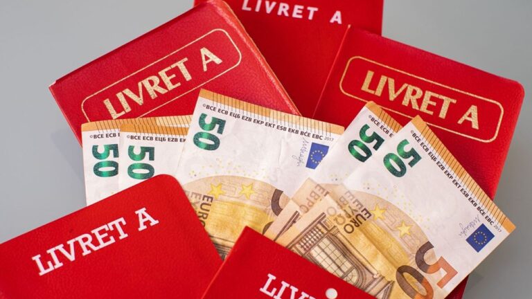 paris: livret a, le placement prefere des francais a atteint des records de collecte