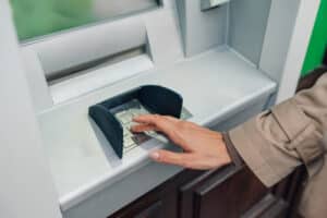 Comment retirer de l'argent sans carte bancaire