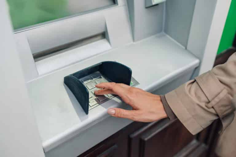 Comment retirer de l'argent sans carte bancaire