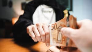 Frais de donation : calcul, barème et abattements