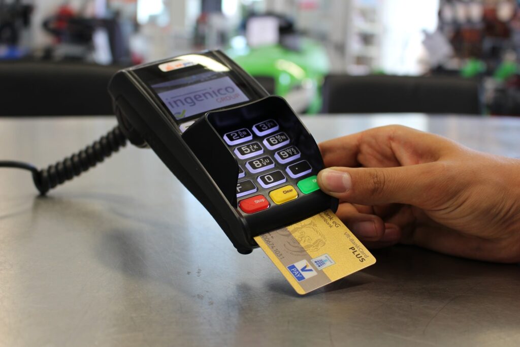 paiement par carte bancaire pourquoi certains commerçants imposent un montant minimum