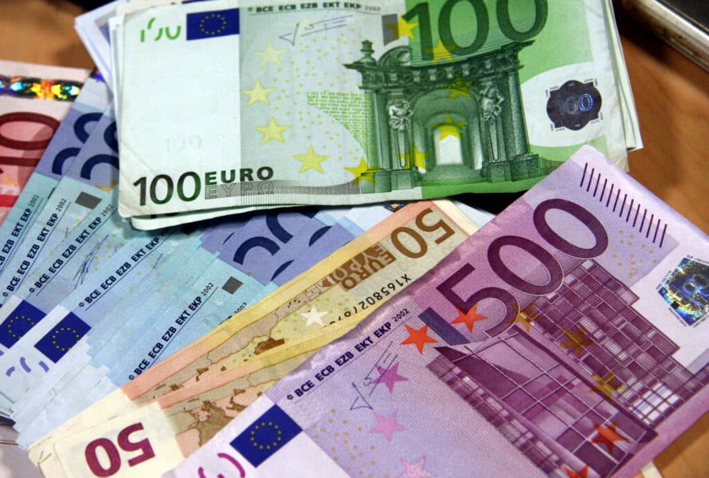 taxe zucman une étude chiffre les pertes fiscales à 10 20 milliards d'euros