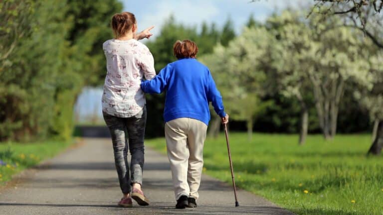 assurance vieillesse des aidants (ava), trimestres, conditions et impact retraite
