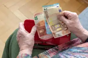 gel des retraites 2027 les 3 scénarios du gouvernement et ce qu ils changent